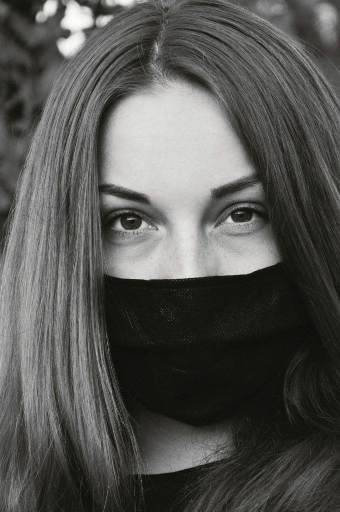 alkoholista nő arca